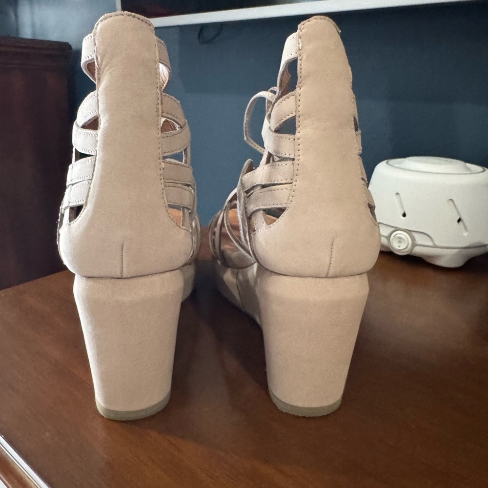 Kenneth Cole Gentle Souls Beige Strappy Wedge Sandals - Picture 4 of 7